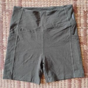 Boody Motivate 5" High-Waist Bike Shorts with Pockets, Green, size Small